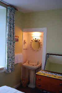 Wash Area of Double Room in The Rowans Sef Catering Tobermory